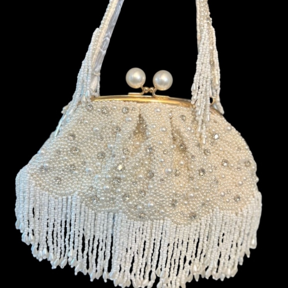 NWT. Elegant White Beaded Women's Bag. No beads missing.